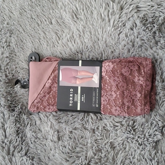 Torrid Pants - 🆕️ Torrid 1 Taupe Bike Shorts